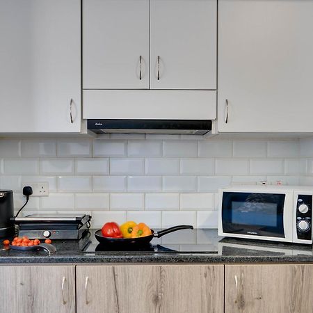 Atlantis Apartments 50M From Makenzy Seafront Larnaca Extérieur photo