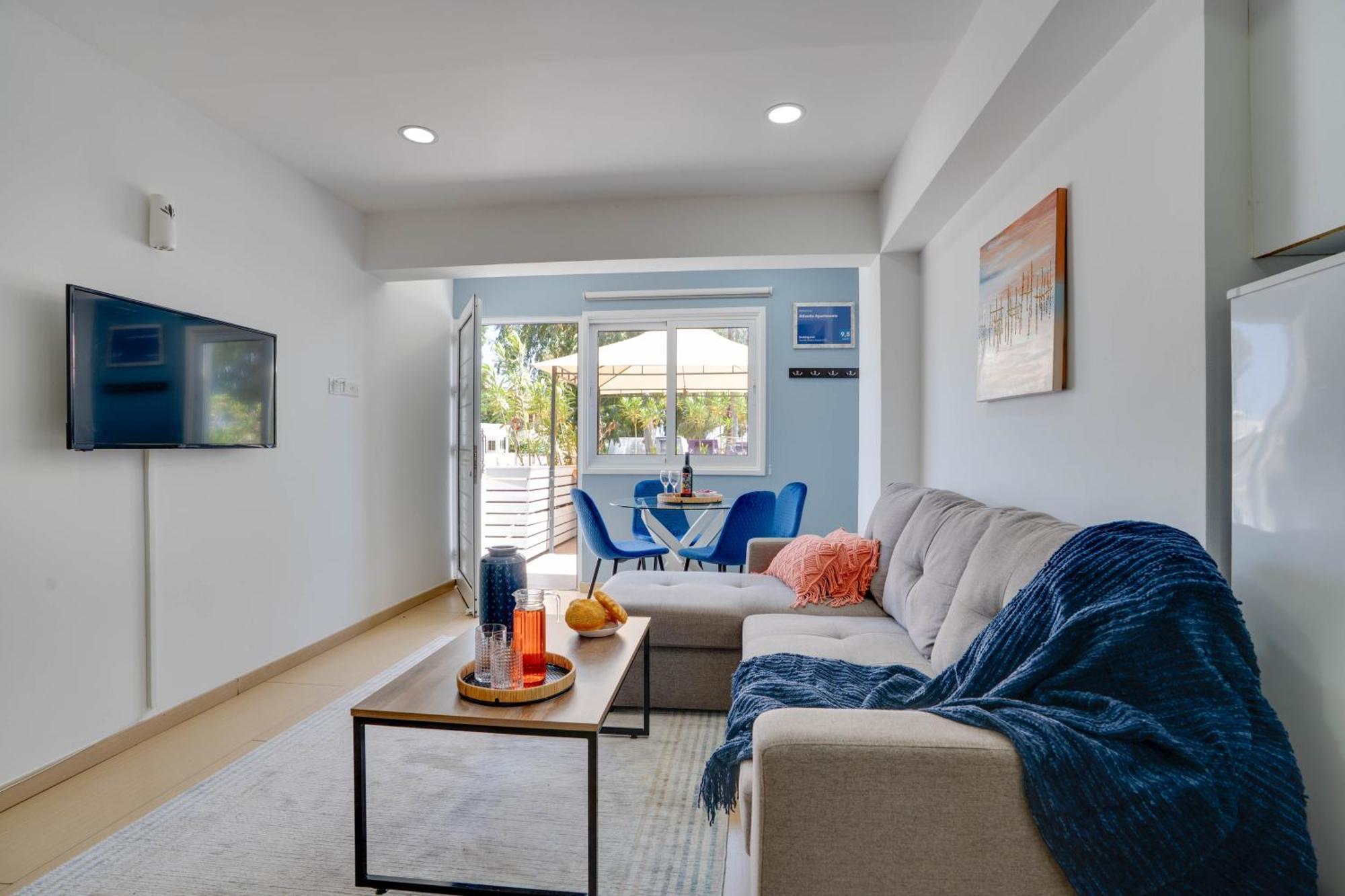 Atlantis Apartments 50M From Makenzy Seafront Larnaca Extérieur photo