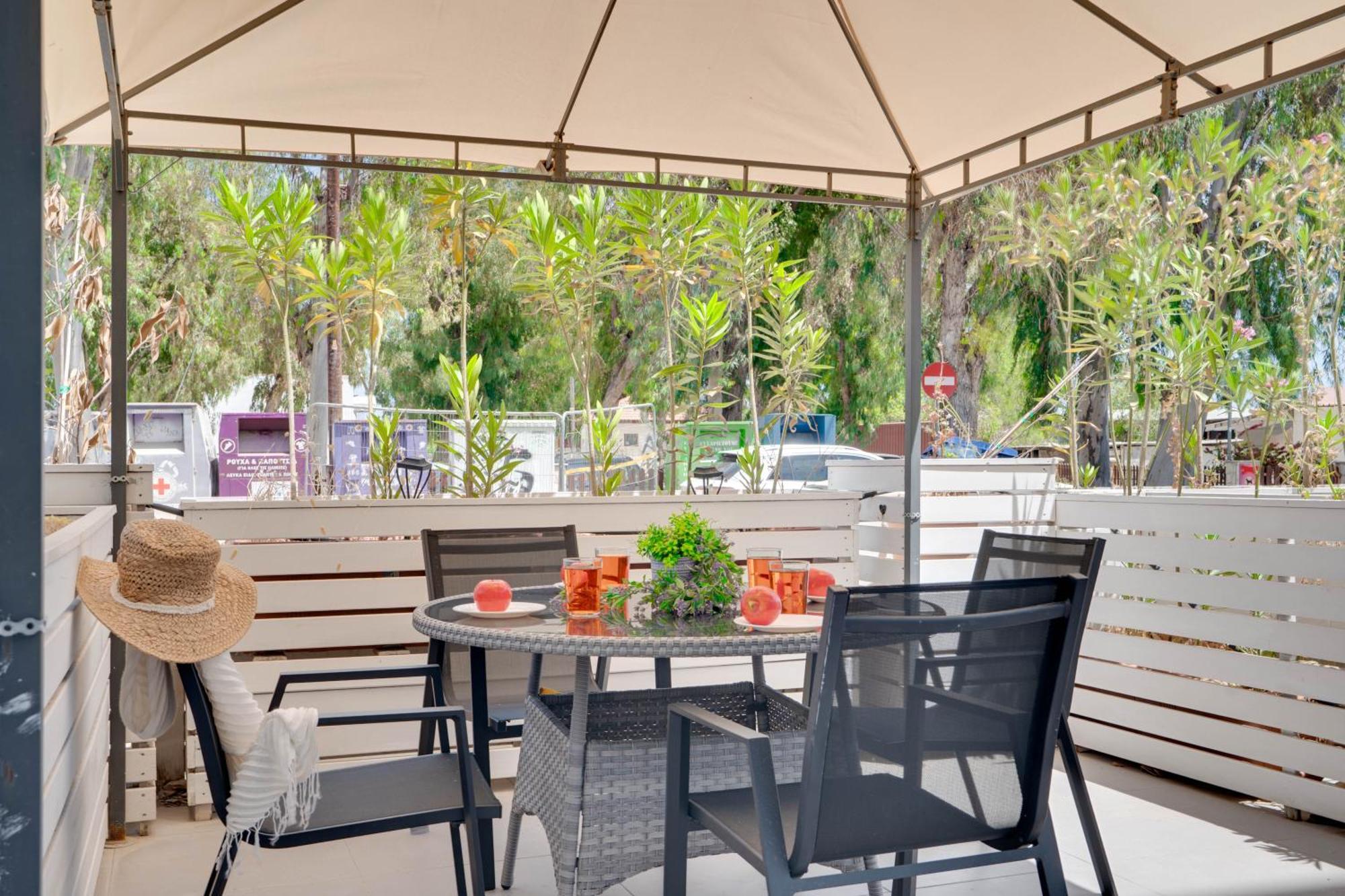 Atlantis Apartments 50M From Makenzy Seafront Larnaca Extérieur photo