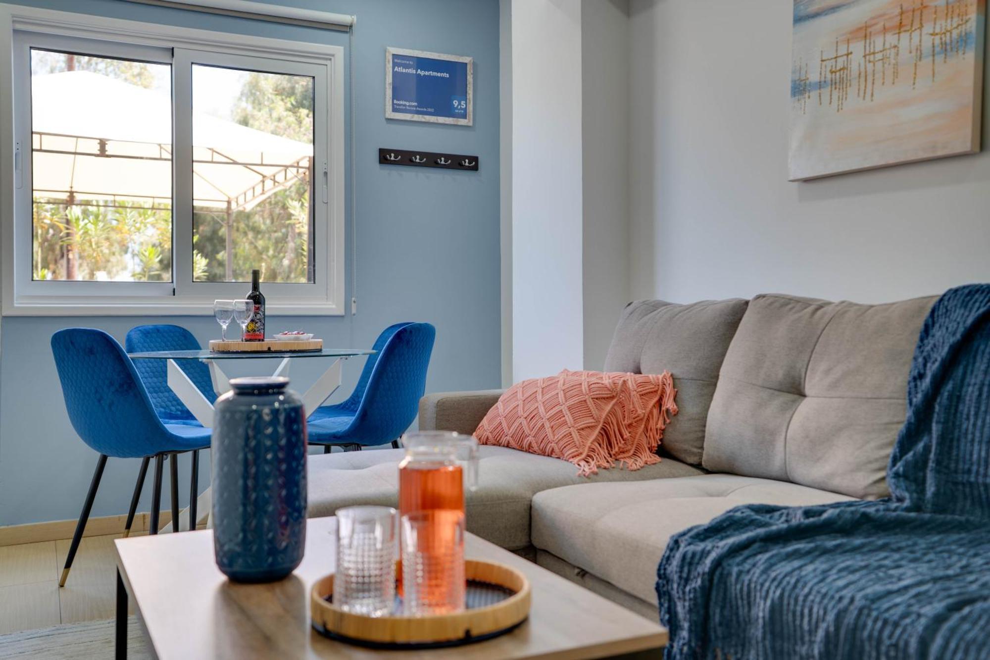 Atlantis Apartments 50M From Makenzy Seafront Larnaca Extérieur photo