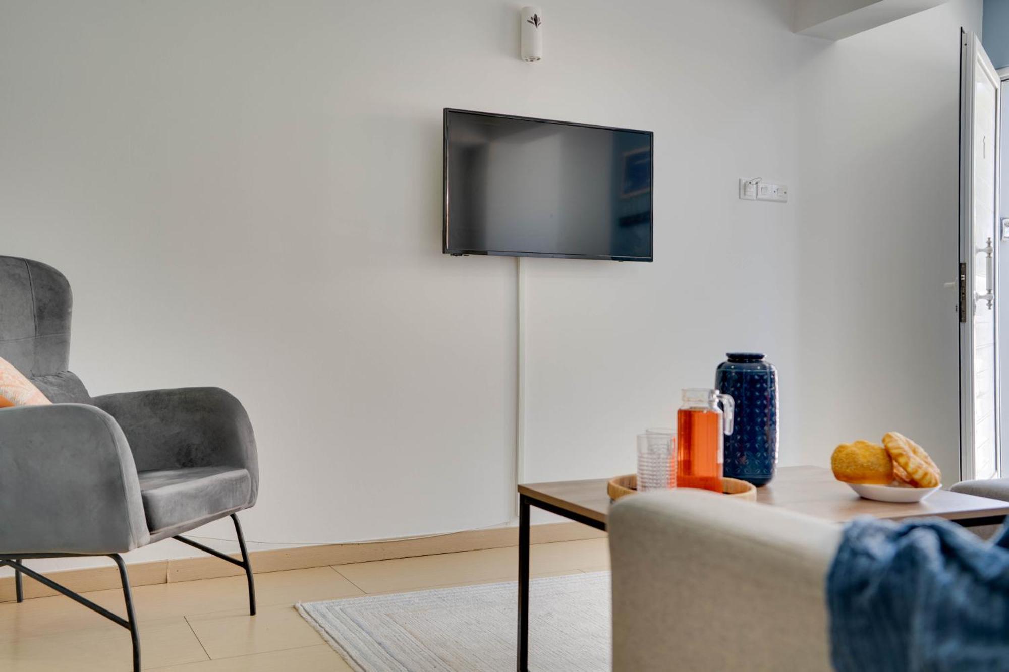Atlantis Apartments 50M From Makenzy Seafront Larnaca Extérieur photo
