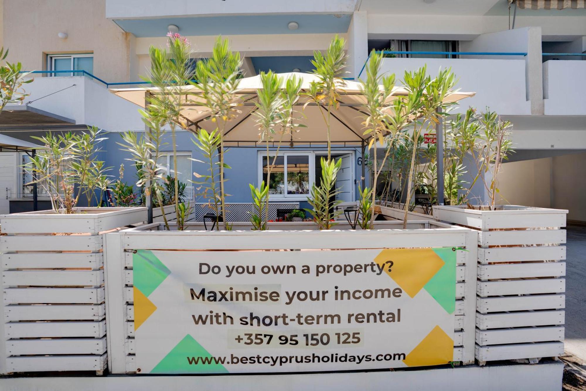 Atlantis Apartments 50M From Makenzy Seafront Larnaca Extérieur photo