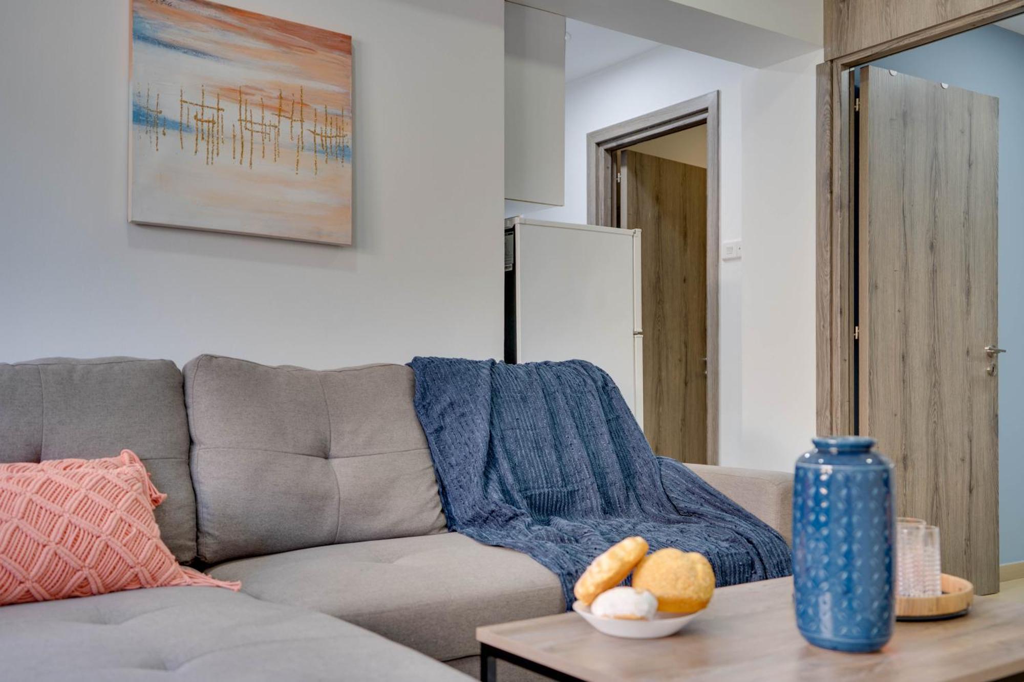 Atlantis Apartments 50M From Makenzy Seafront Larnaca Extérieur photo