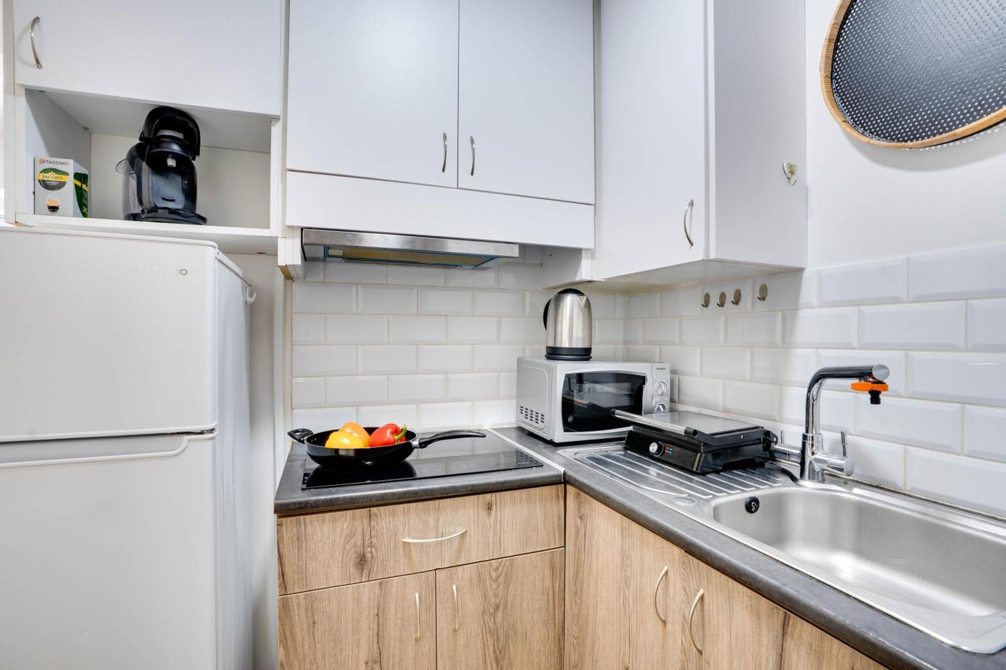 Atlantis Apartments 50M From Makenzy Seafront Larnaca Extérieur photo