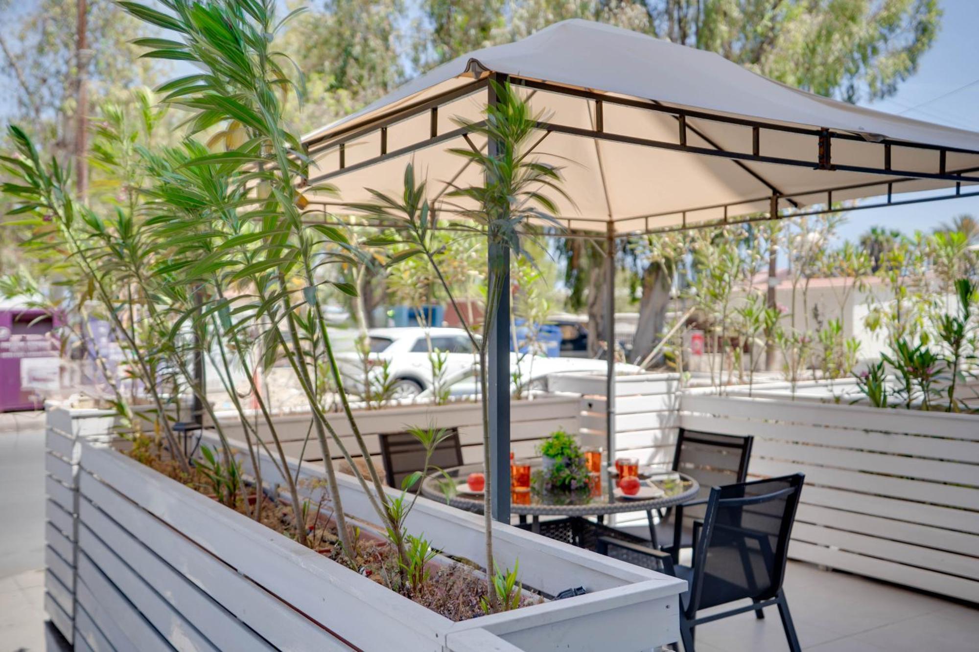 Atlantis Apartments 50M From Makenzy Seafront Larnaca Extérieur photo