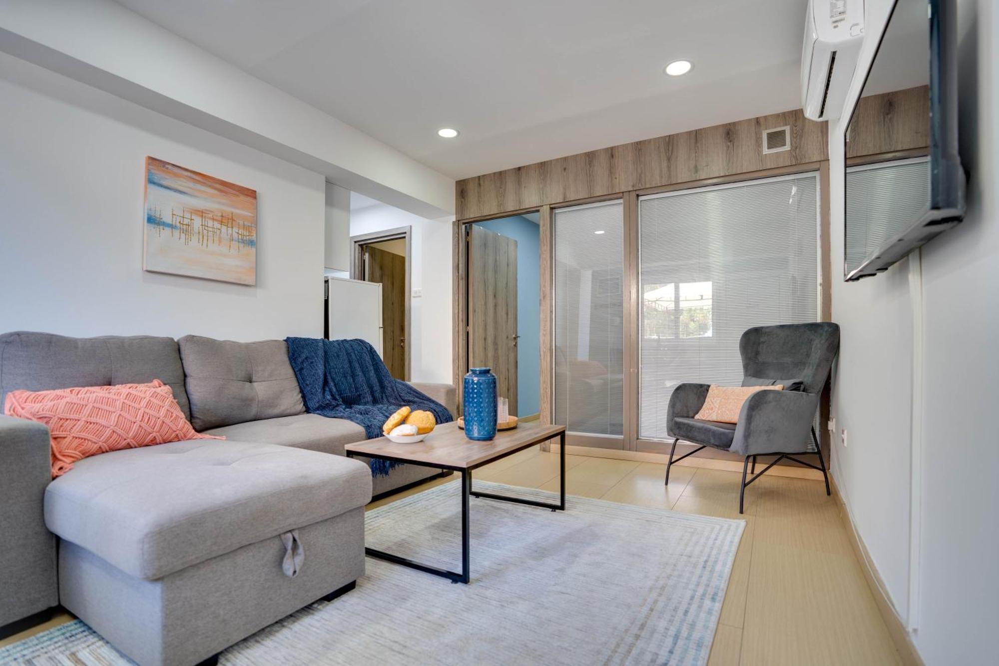Atlantis Apartments 50M From Makenzy Seafront Larnaca Extérieur photo