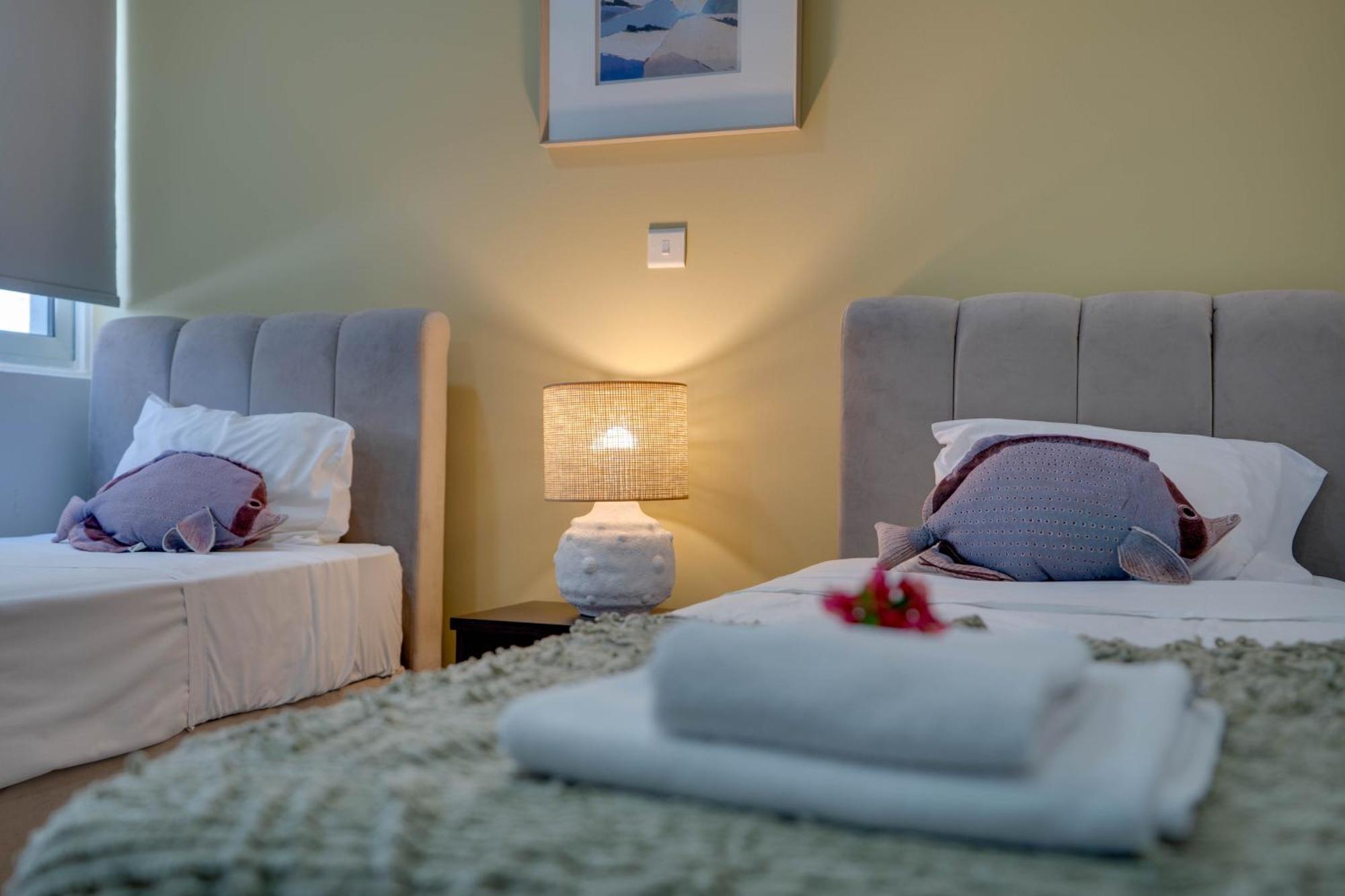Atlantis Apartments 50M From Makenzy Seafront Larnaca Extérieur photo