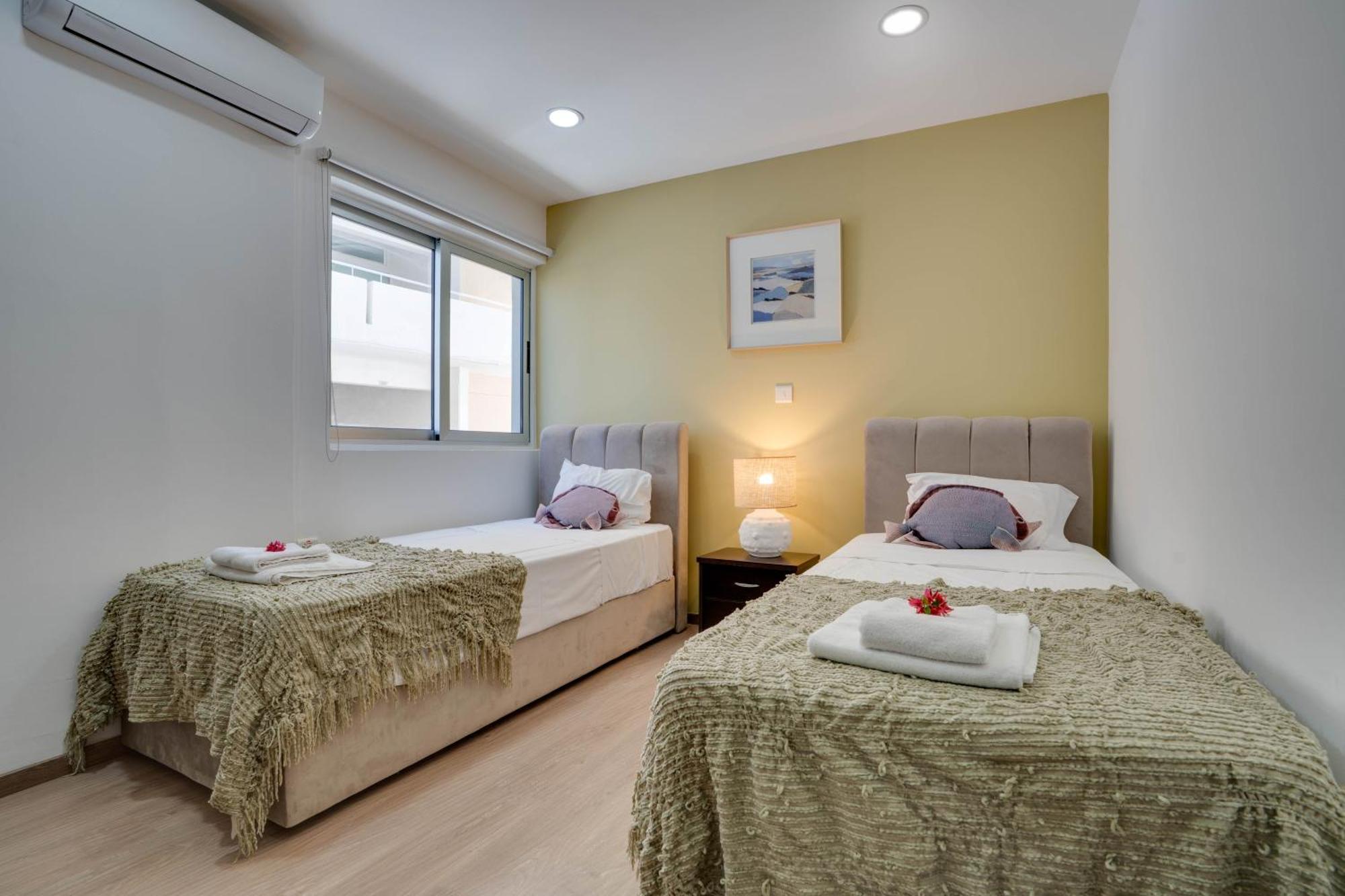 Atlantis Apartments 50M From Makenzy Seafront Larnaca Extérieur photo