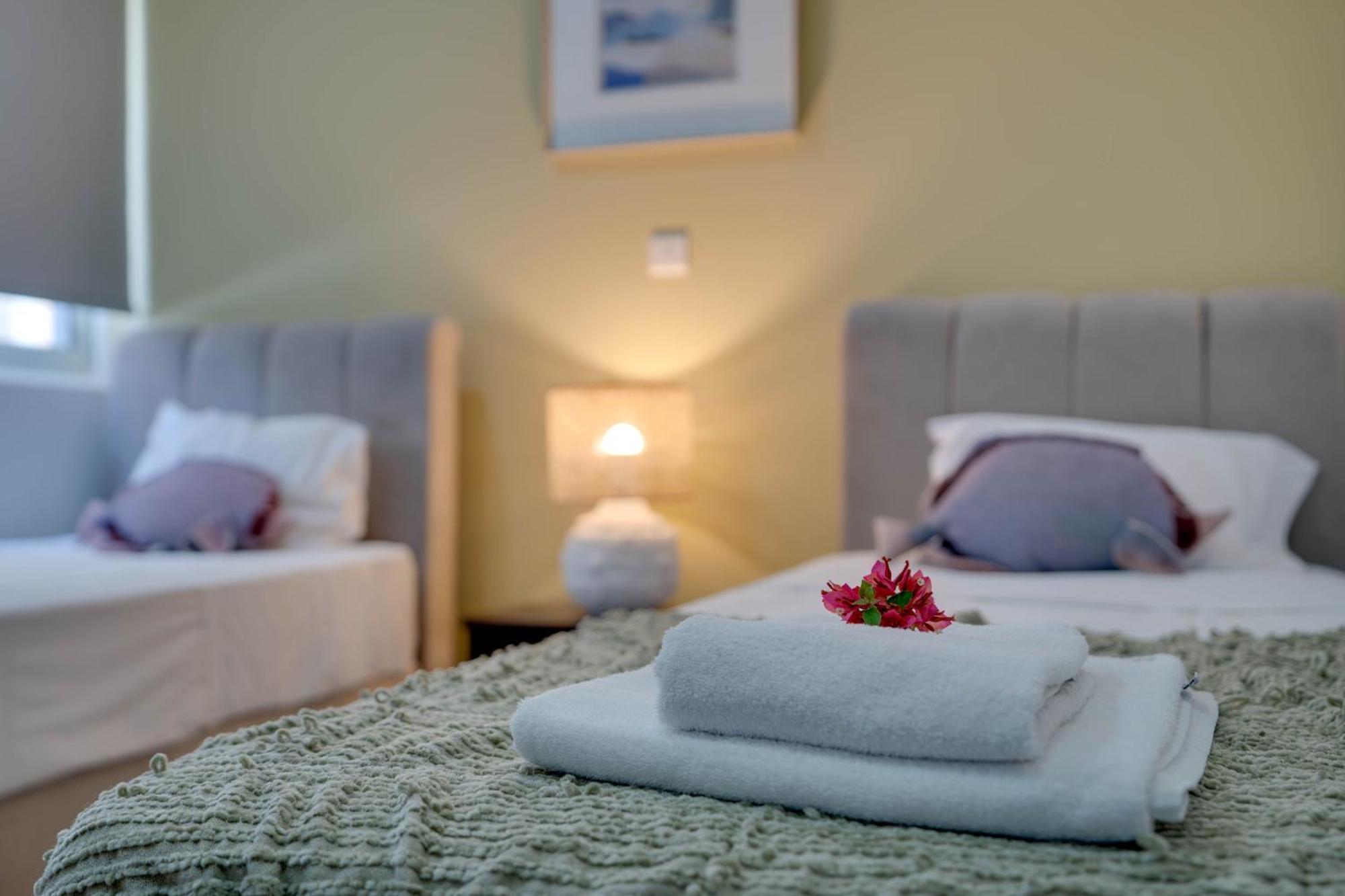 Atlantis Apartments 50M From Makenzy Seafront Larnaca Extérieur photo